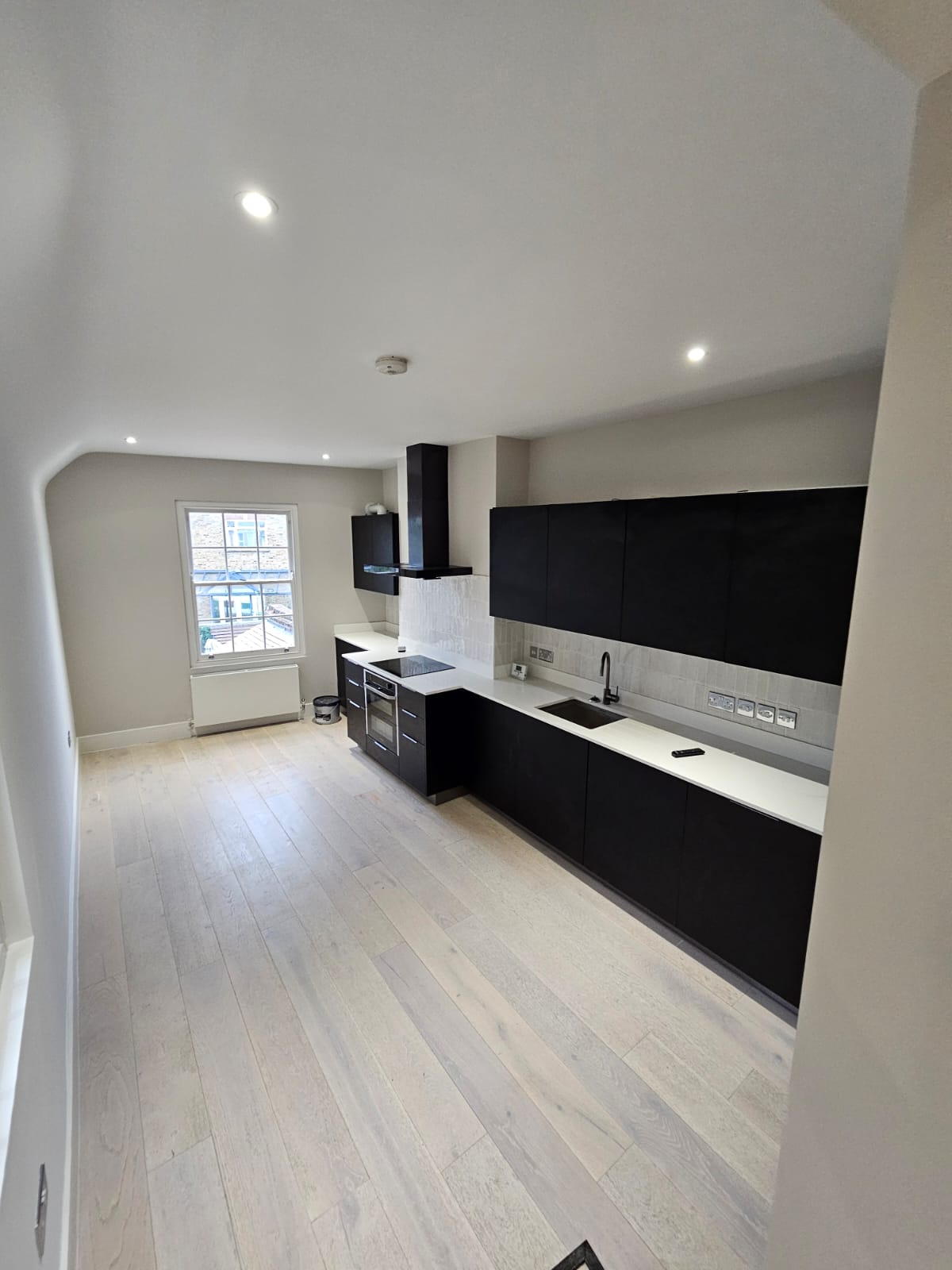 3-Bedroom Flat – Ceiling, Wall, Skirting Board & Door Frame Painting (1)